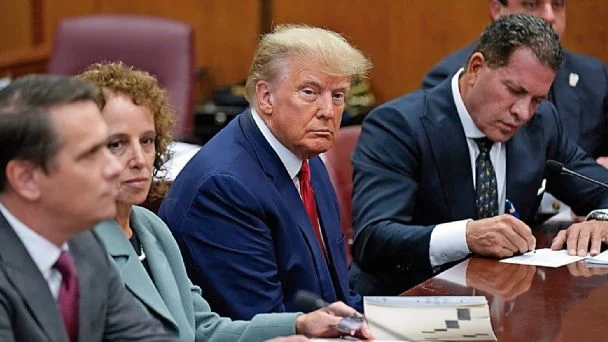 “No hay nada malo en intentar influir en elecciones”, argumenta la defensa de Donald Trump en su juicio penal