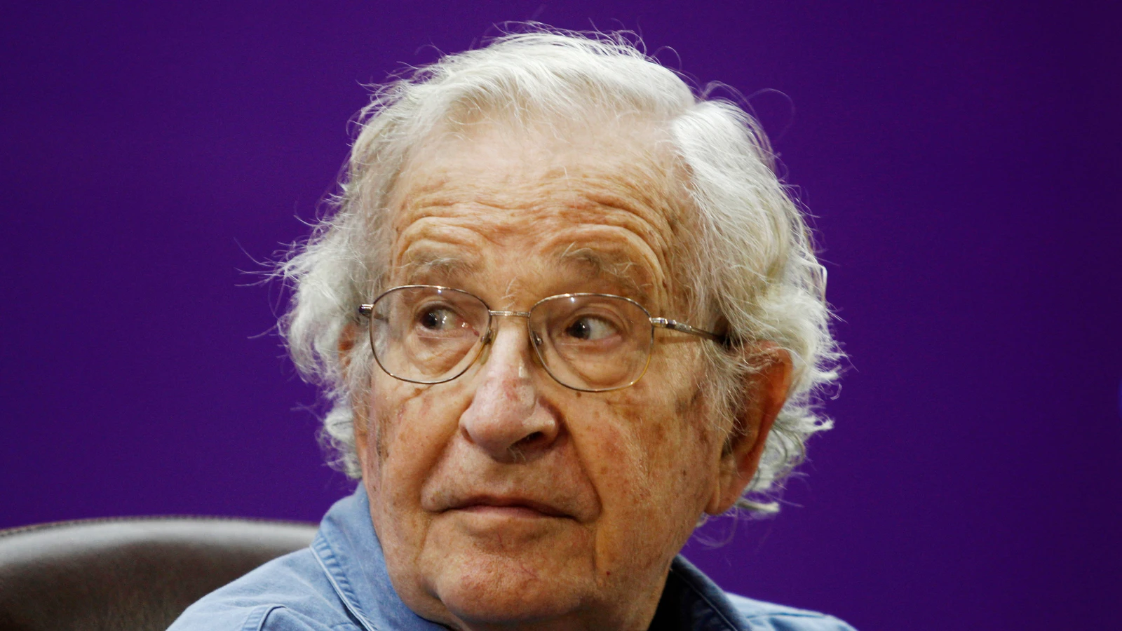 El intelectual Noam Chomsky es dado de alta de un hospital de São Paulo