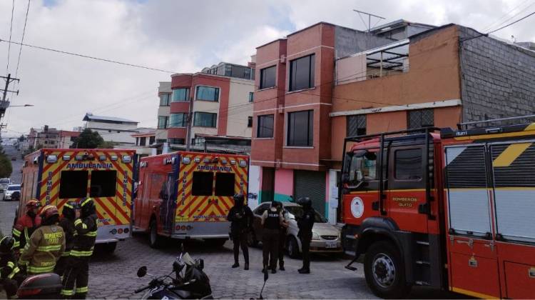 Dos adultos mayores resultaron con quemaduras por explosión de fuga de gas en Quito